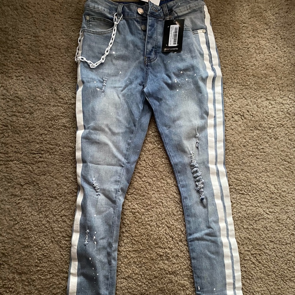 Men’s distressed jeans